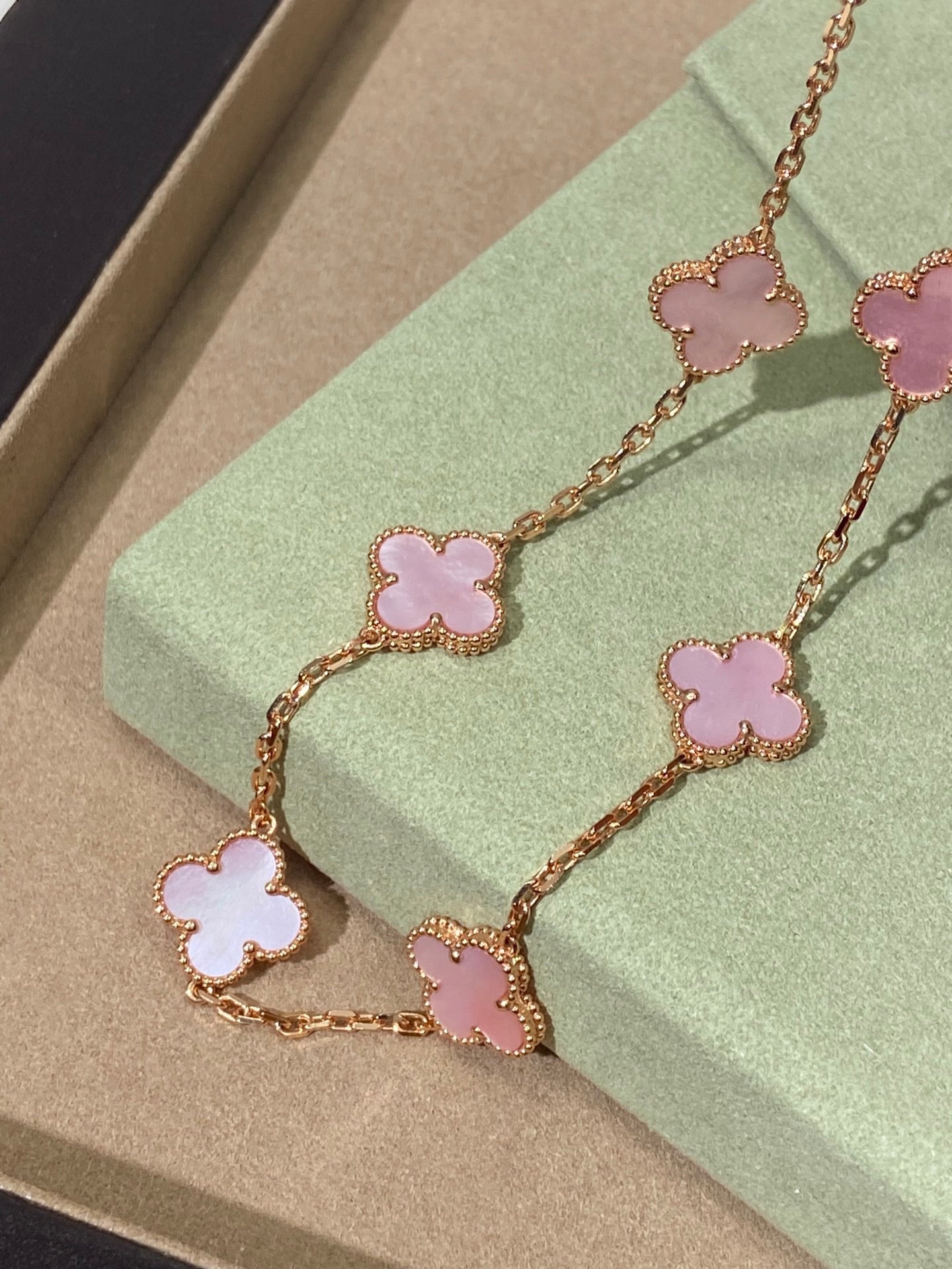 [Psychic Jewelrys]CLOVER 10 MOTIFS PINK NECKLACE