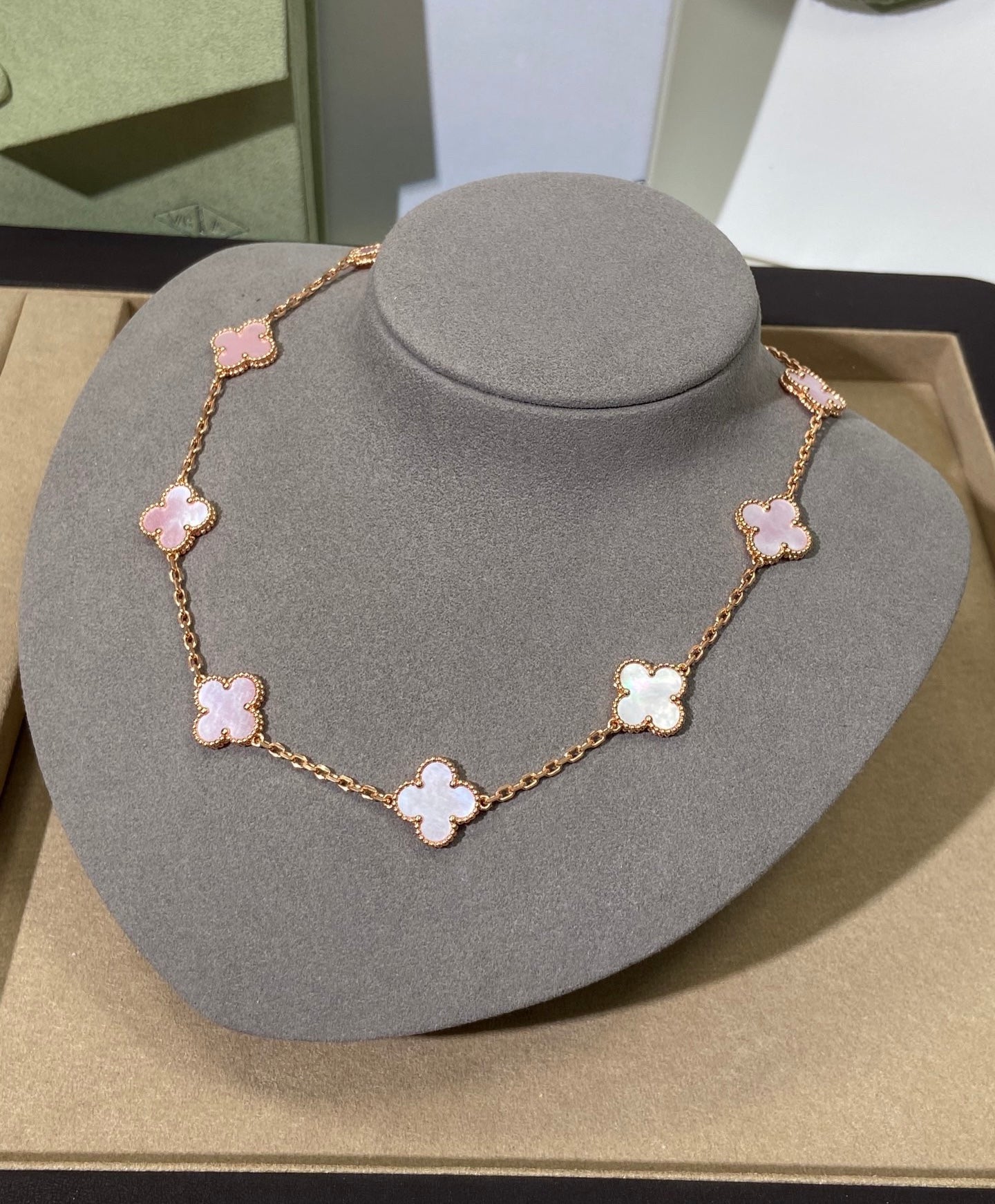 [Psychic Jewelrys]CLOVER 10 MOTIFS PINK NECKLACE