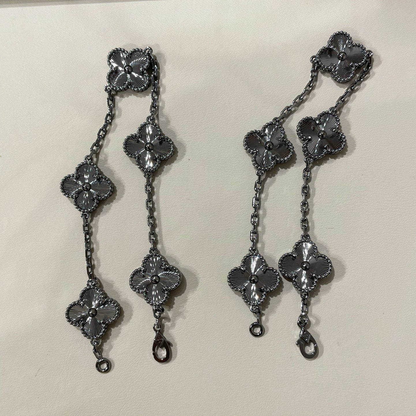 [Psychic Jewelrys]CLOVER 5 MOTIF BLACK BRACELET