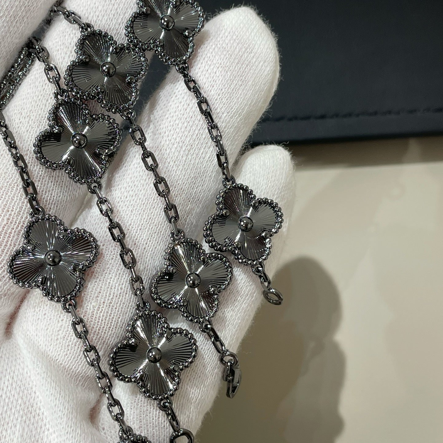 [Psychic Jewelrys]CLOVER 5 MOTIF BLACK BRACELET