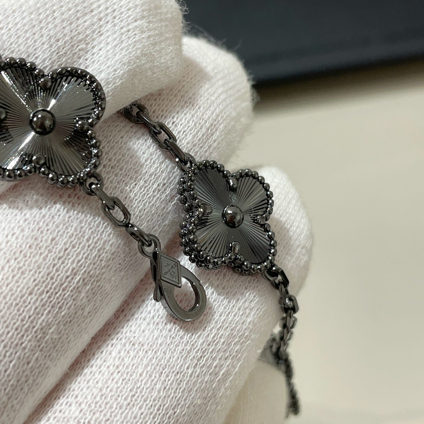 [Psychic Jewelrys]CLOVER 5 MOTIF BLACK BRACELET