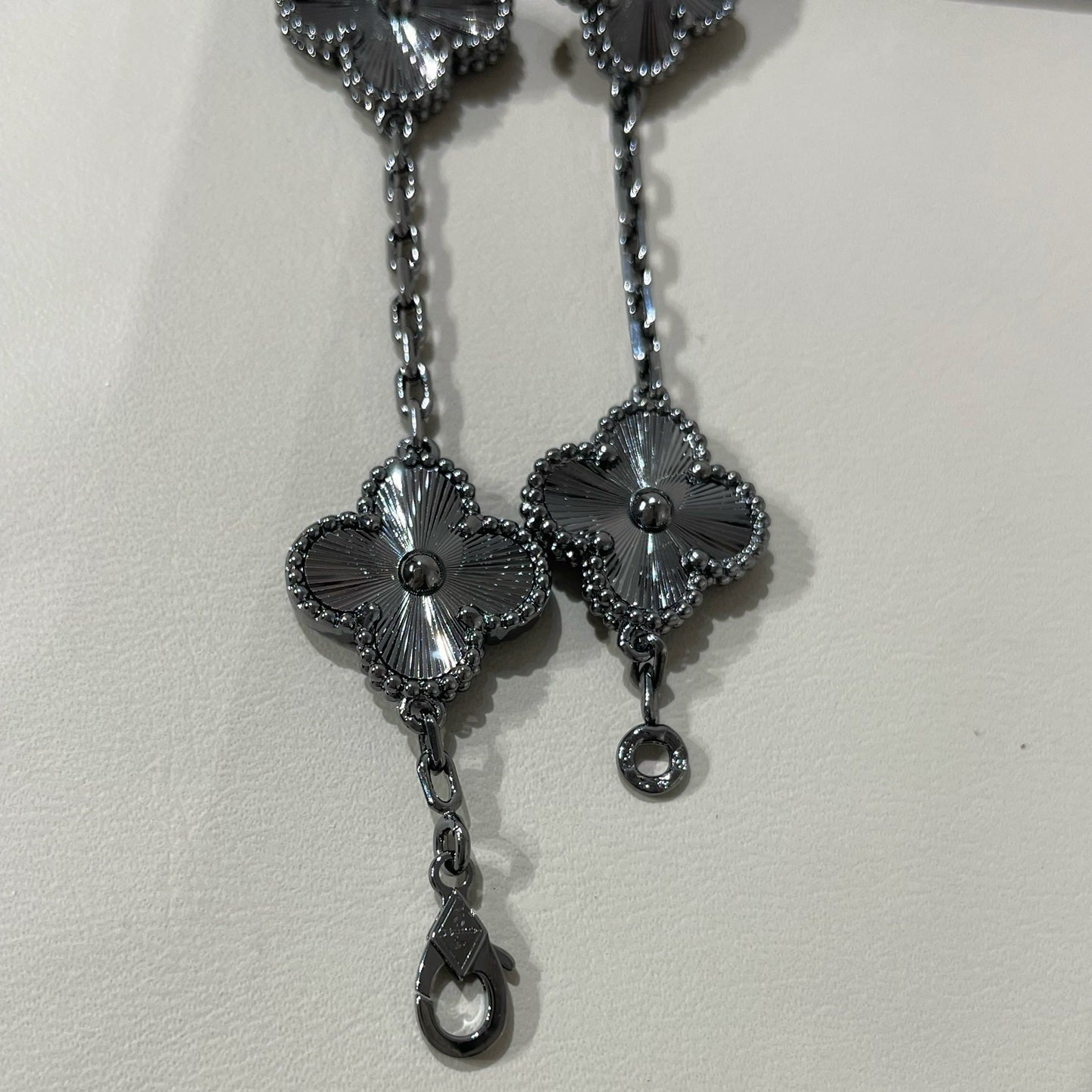 [Psychic Jewelrys]CLOVER 5 MOTIF BLACK BRACELET