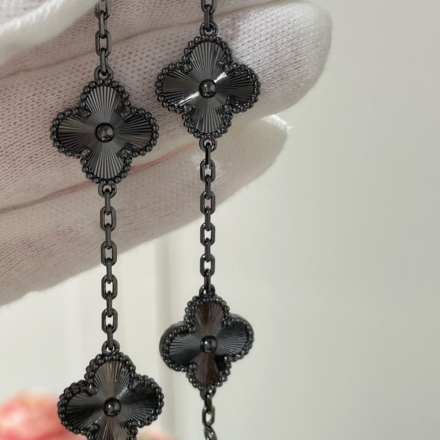 [Psychic Jewelrys]CLOVER 5 MOTIF BLACK BRACELET