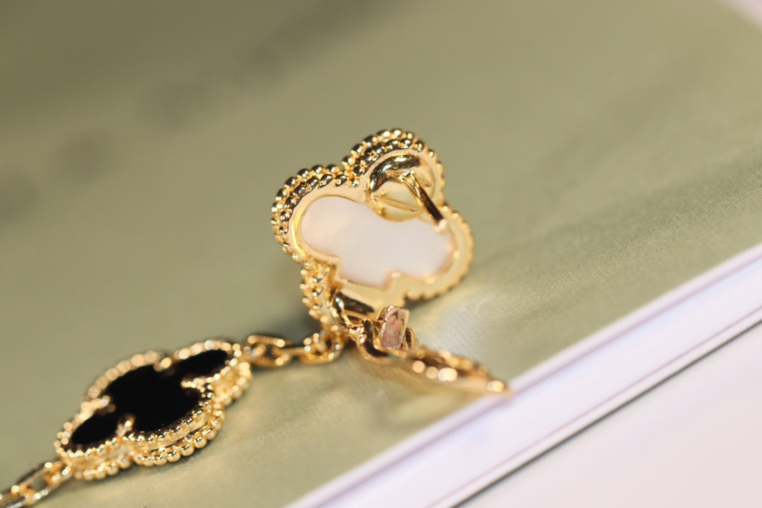 [Psychic Jewelrys]CLOVER EARRINGS GOLD ONYX MOP 3 MOTIF