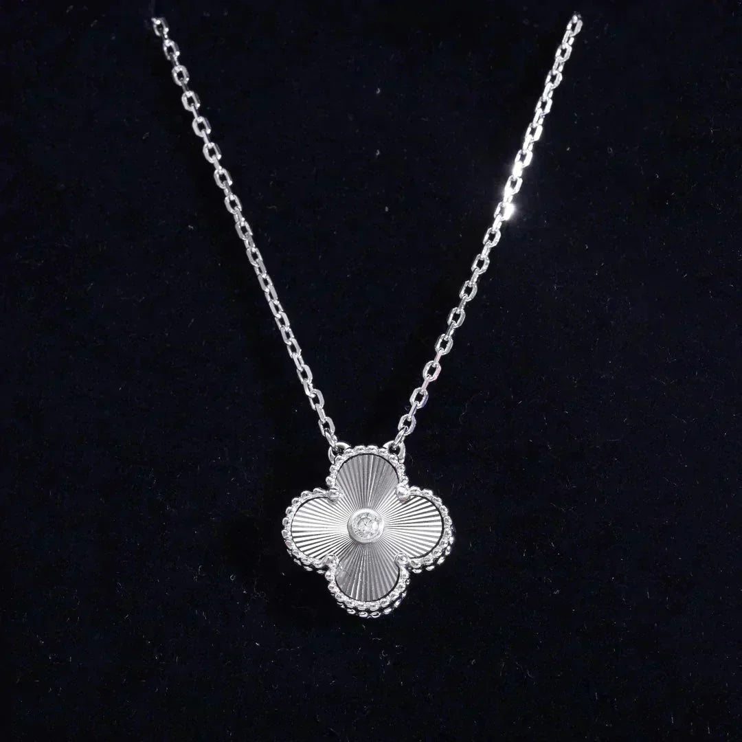 [Psychic Jewelrys]CLOVER  15MM DIAMOND LASER NECKLACE SILVER