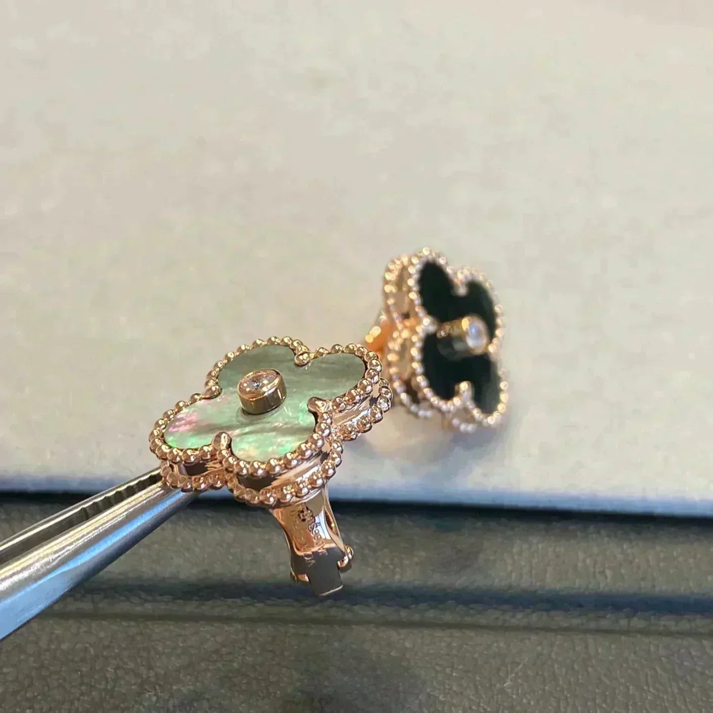 [Psychic Jewelrys]CLOVER MEDIUM 1 MOTIFS GRAY MOP  DIAMOND EARRINGS