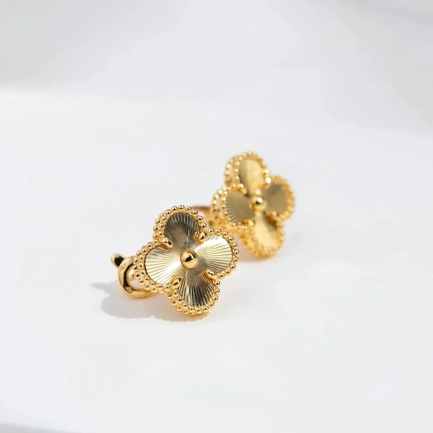 [Psychic Jewelrys]CLOVER MEDIUM 1 MOTIFS LASER EARRINGS