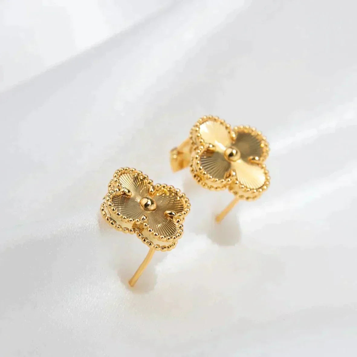 [Psychic Jewelrys]CLOVER MEDIUM 1 MOTIFS LASER EARRINGS