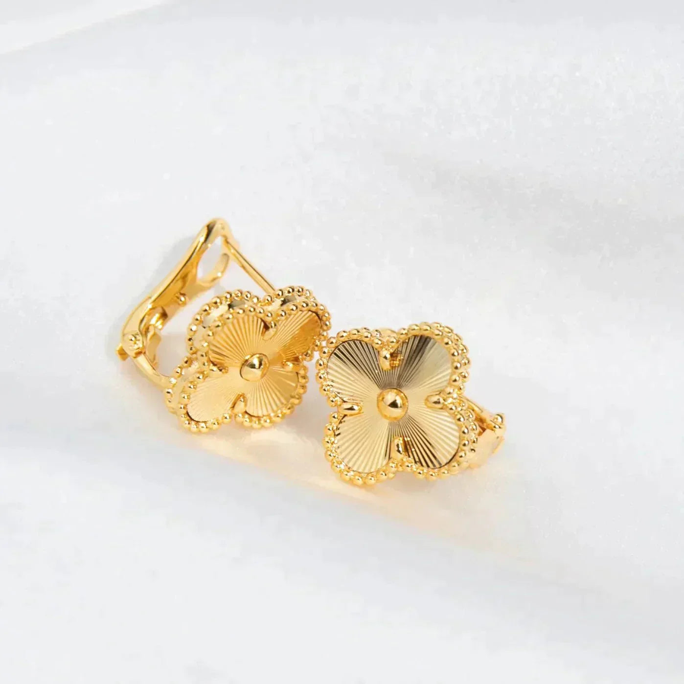 [Psychic Jewelrys]CLOVER MEDIUM 1 MOTIFS LASER EARRINGS