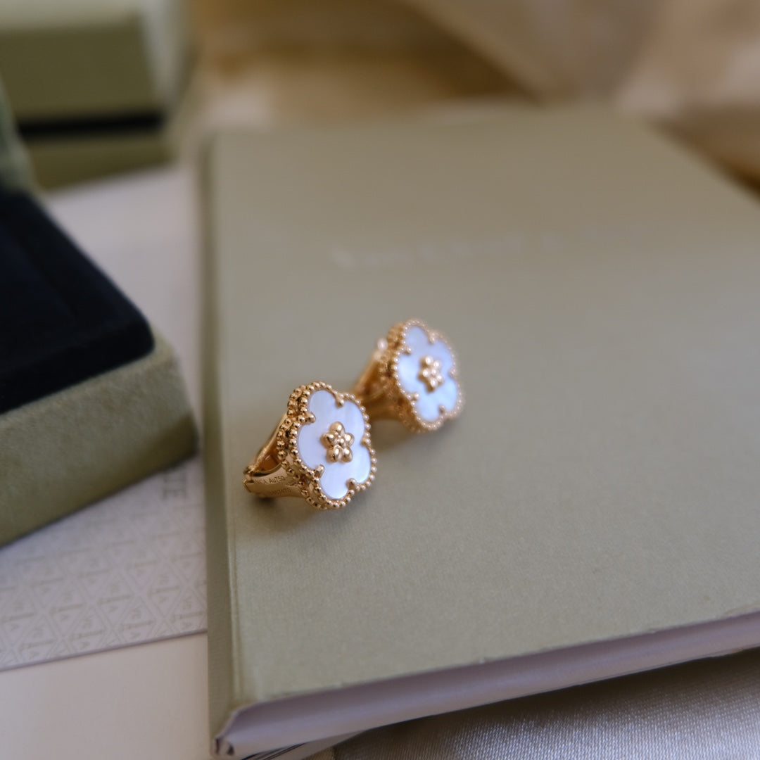[Psychic Jewelrys]LUCKY PINK GOLD WHITE MOP EARRINGS