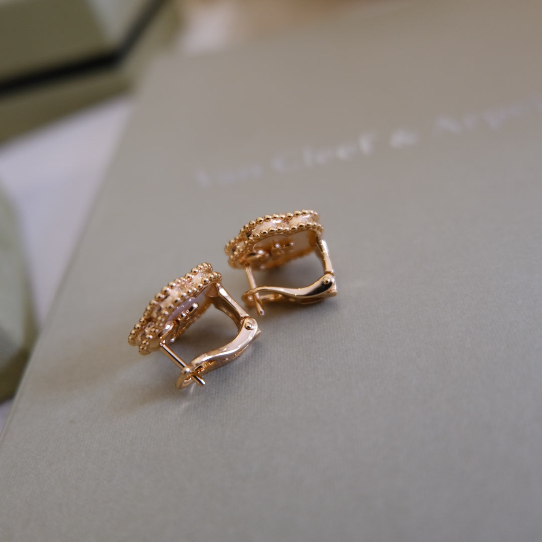 [Psychic Jewelrys]LUCKY PINK GOLD WHITE MOP EARRINGS
