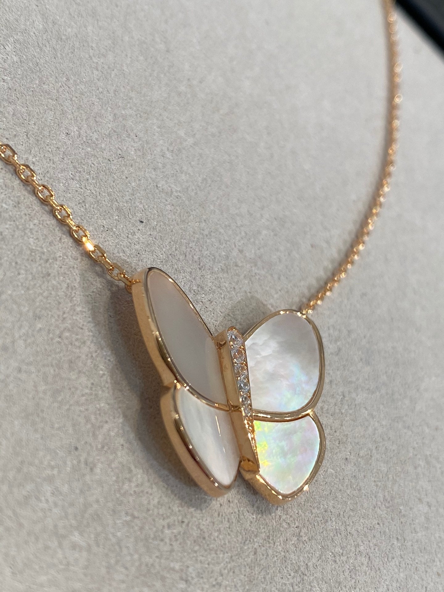 [Psychic Jewelrys]BUTTERFLY GOLD MOP DIAMOND NECKLACE