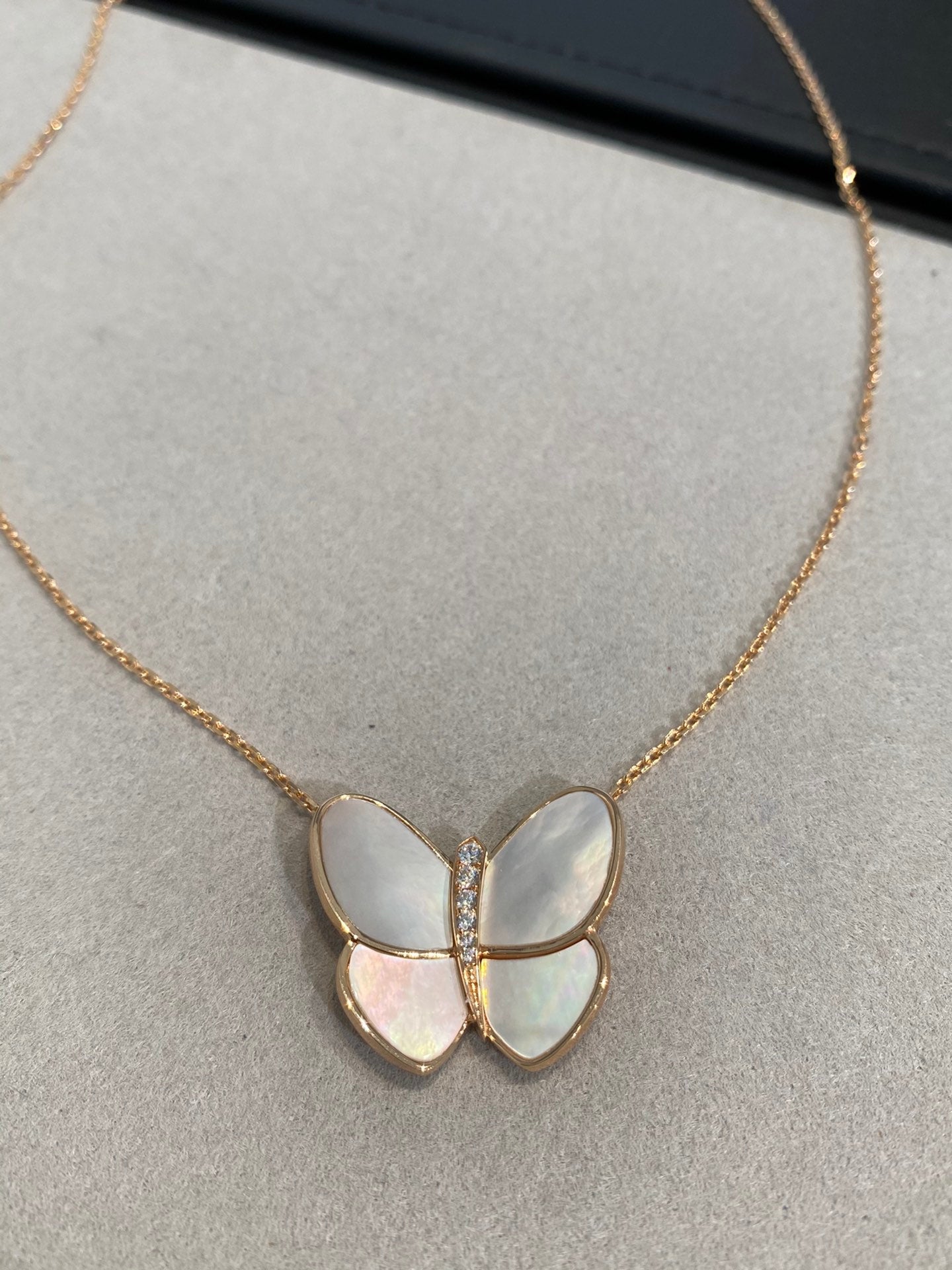 [Psychic Jewelrys]BUTTERFLY GOLD MOP DIAMOND NECKLACE