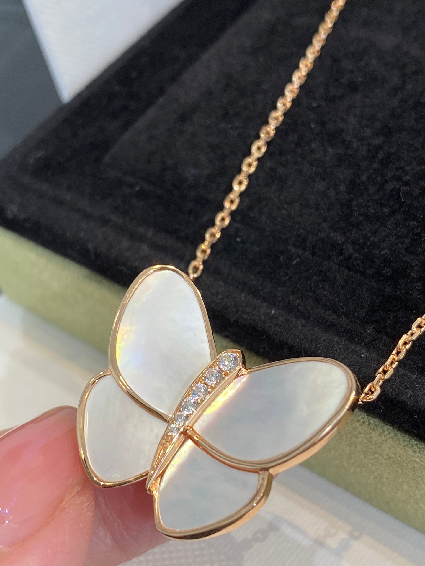 [Psychic Jewelrys]BUTTERFLY GOLD MOP DIAMOND NECKLACE