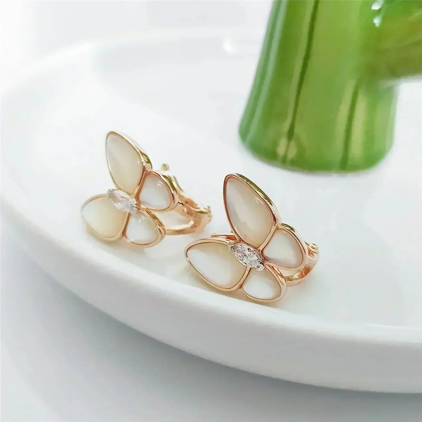 [Psychic Jewelrys]BUTTERFLY MOP DIAMOND EARRINGS