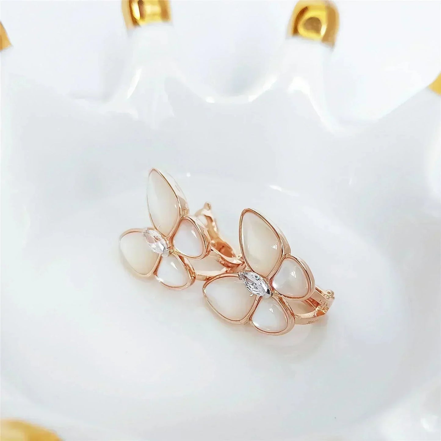 [Psychic Jewelrys]BUTTERFLY MOP DIAMOND EARRINGS