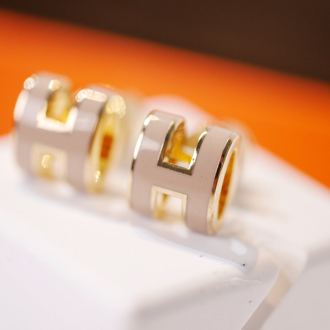 [Psychic Jewelrys]MINI POP H GOLD EARRINGS GREY
