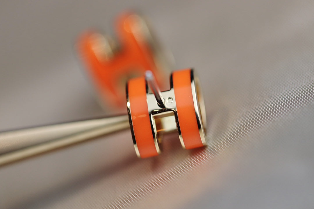 [Psychic Jewelrys]MINI POP H EARRINGS ORANGE