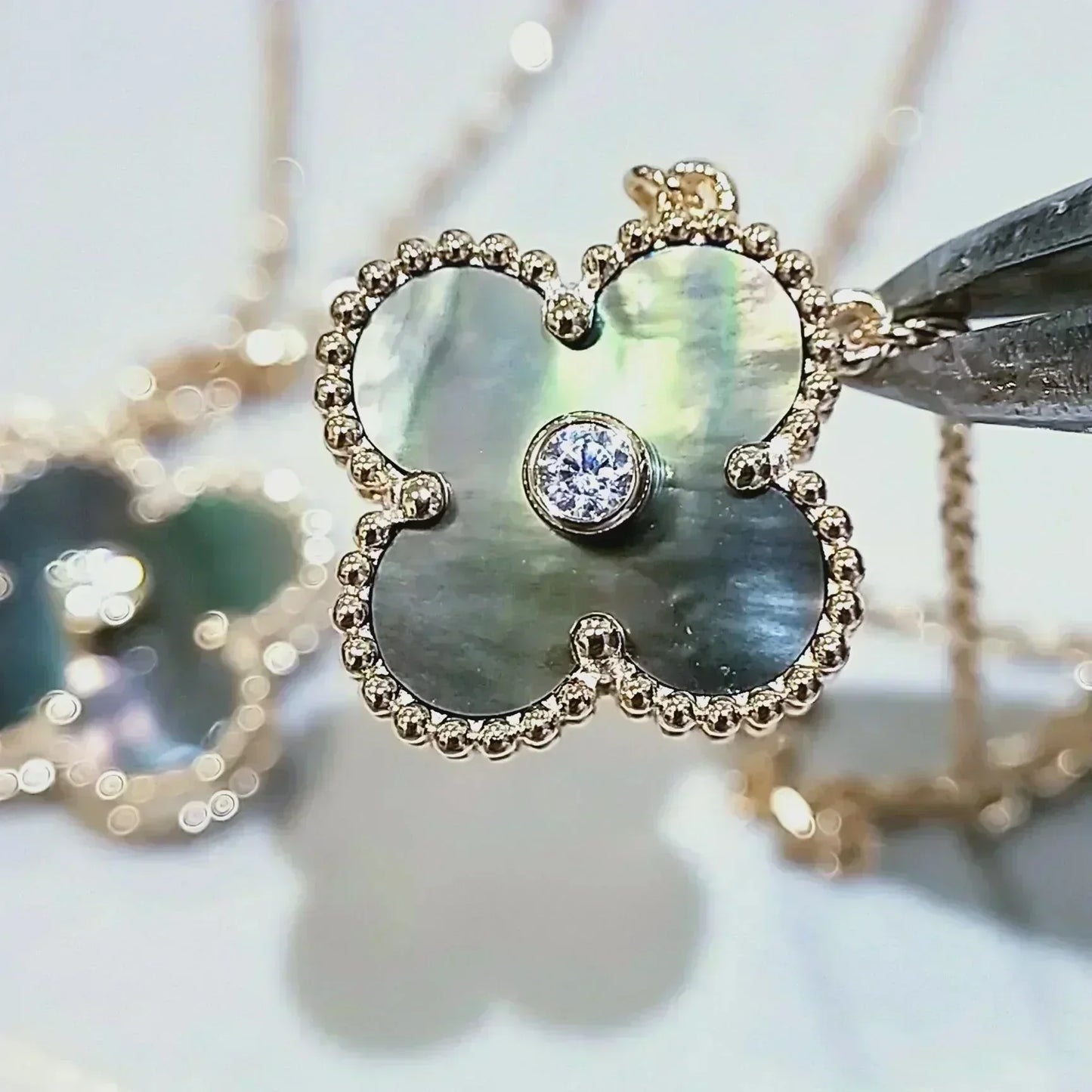 [Psychic Jewelrys]CLOVER 15MM DIAMOND AND MOTHER-OF-GREY NECKLACE