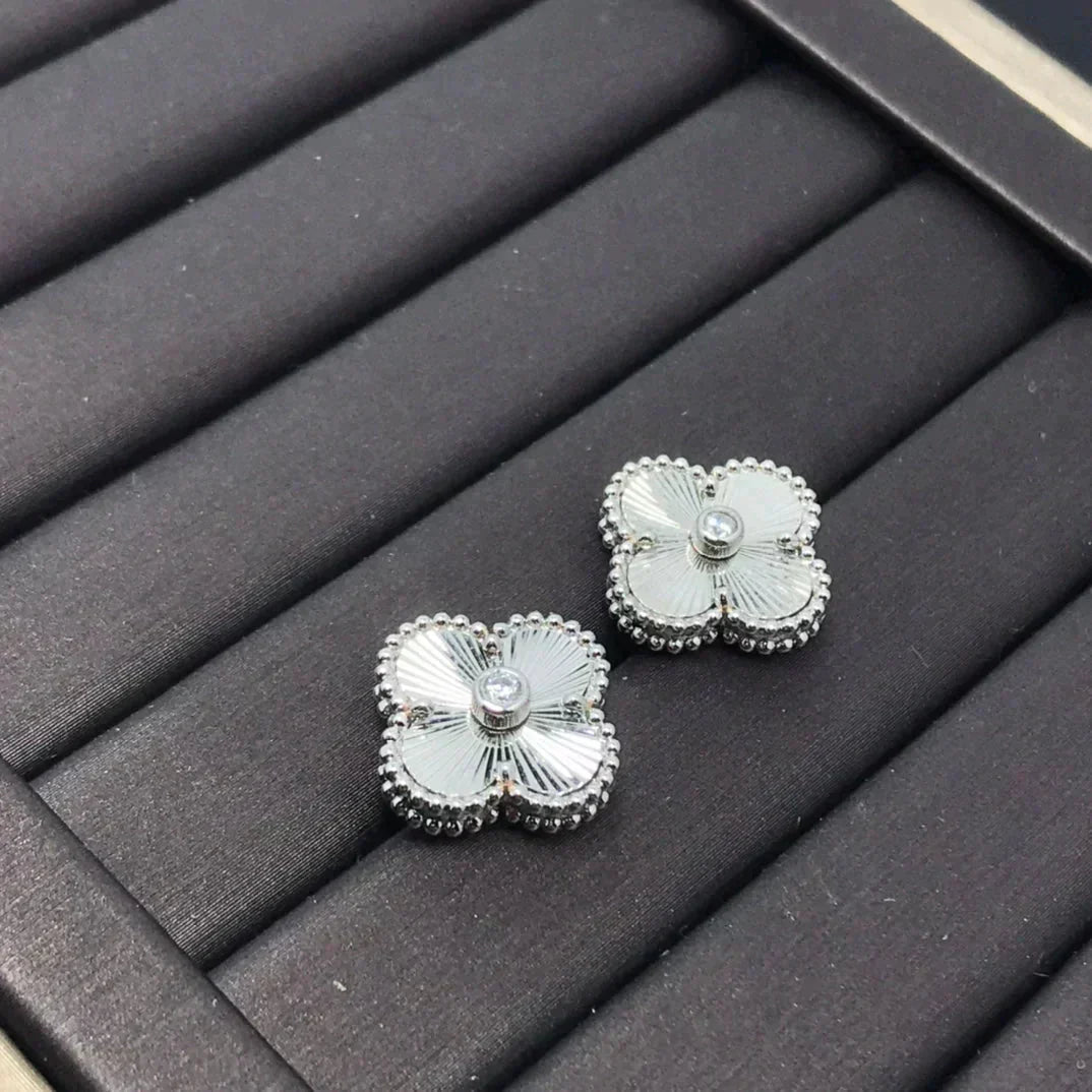 [Psychic Jewelrys]CLOVER MINI 9.5MM LASER EARRINGS