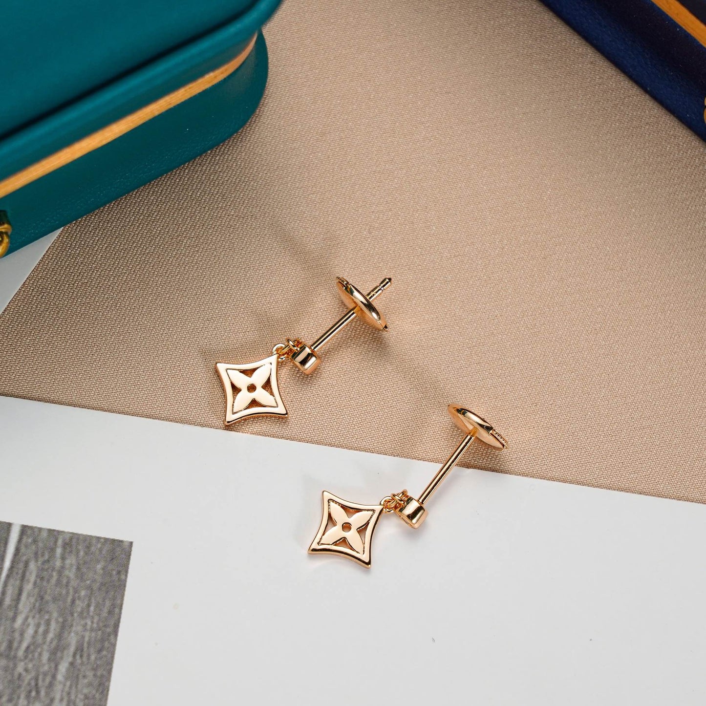 [Psychic Jewelrys]STAR EARRINGS GOLD