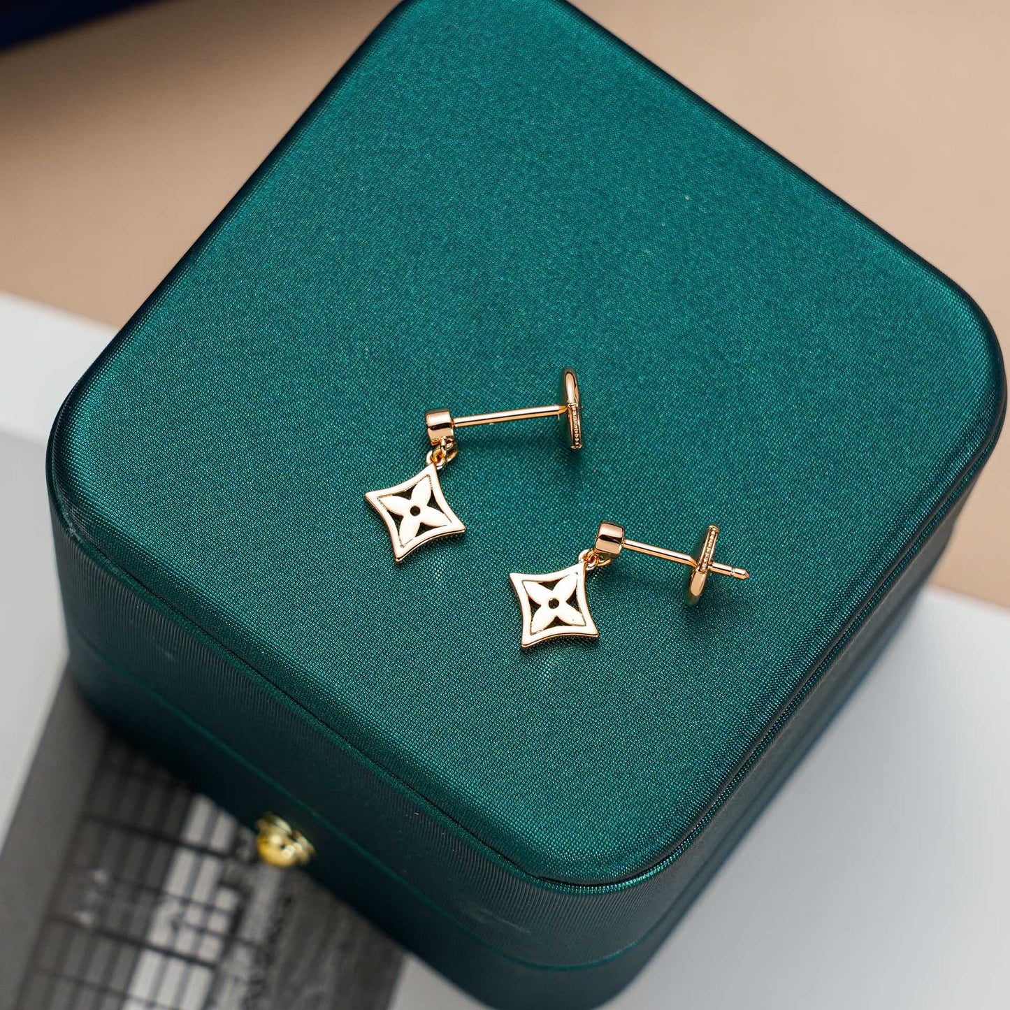 [Psychic Jewelrys]STAR EARRINGS GOLD