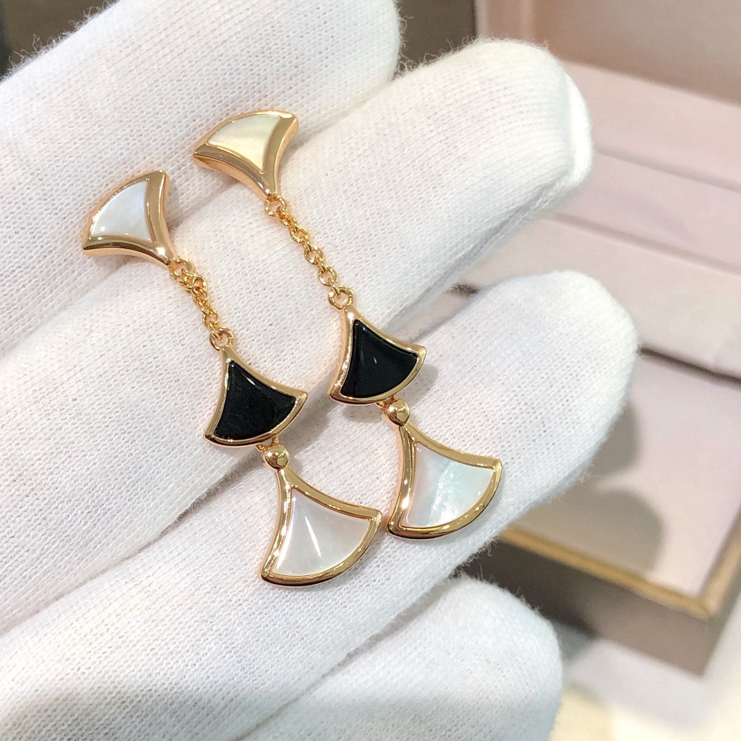 [Psychic Jewelrys]DREAM EARRINGS 3 MOTIFS ONYX MOP PINK GOLD