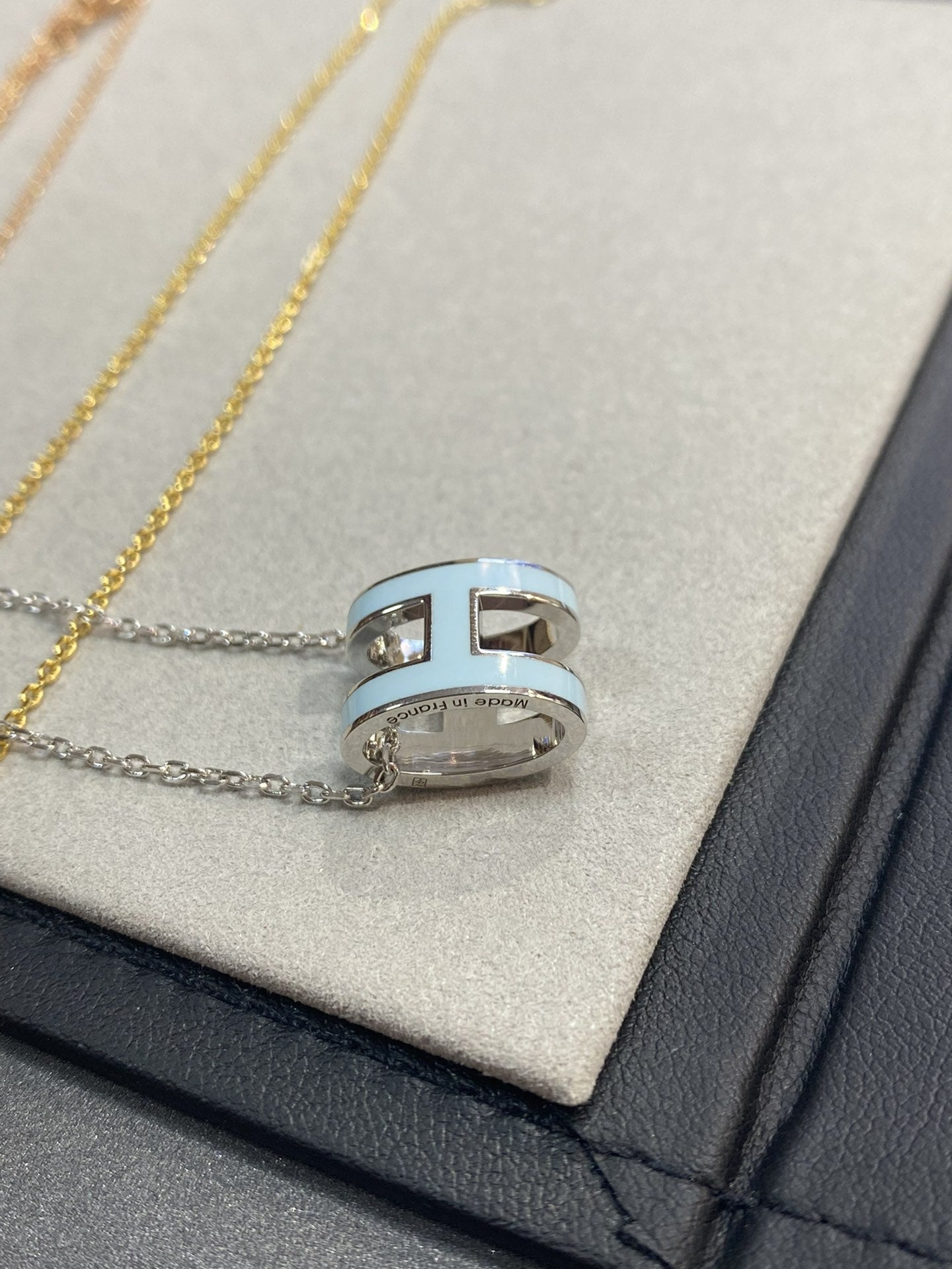 [Psychic Jewelrys]POP H LIGHT BLUE NECKLACE