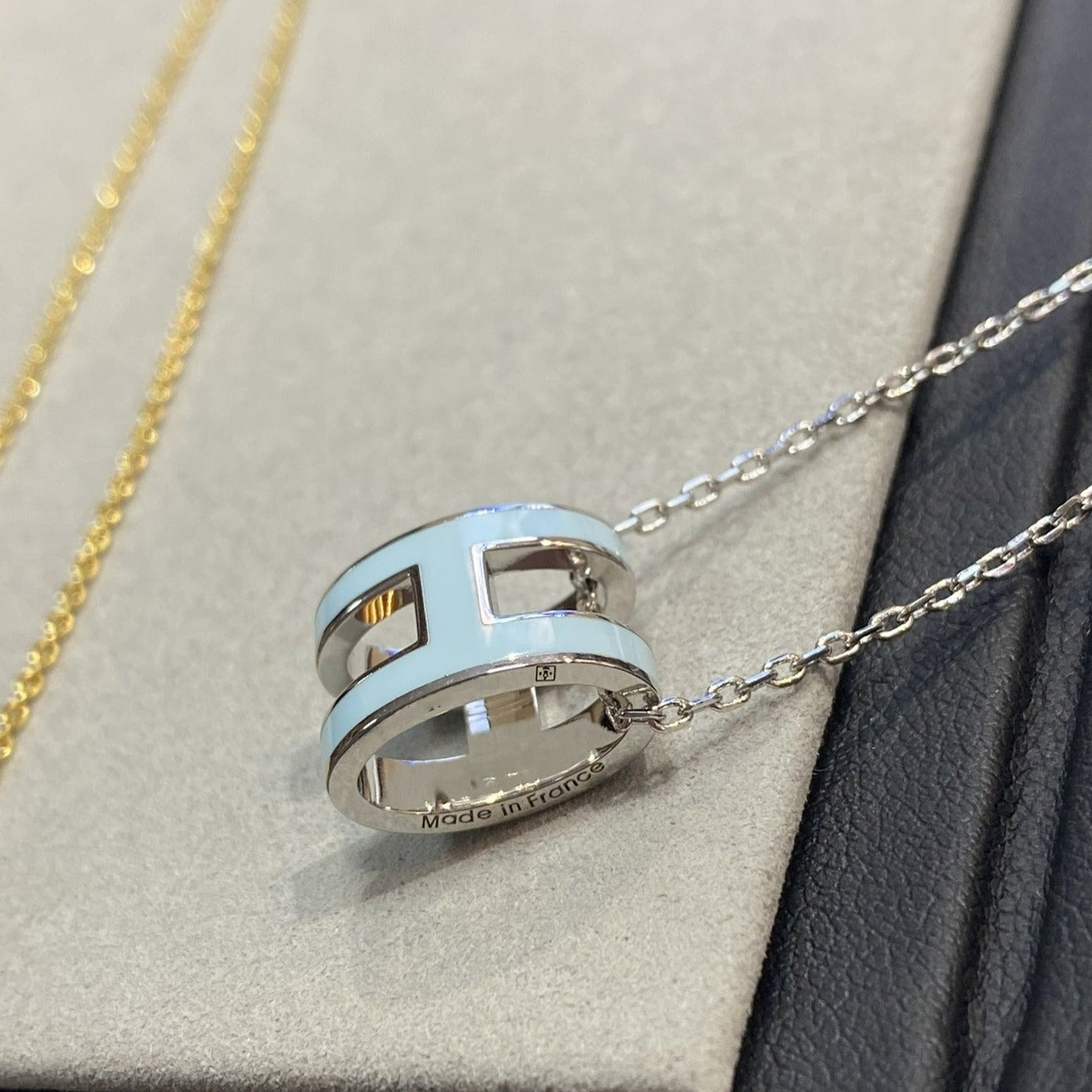 [Psychic Jewelrys]POP H LIGHT BLUE NECKLACE