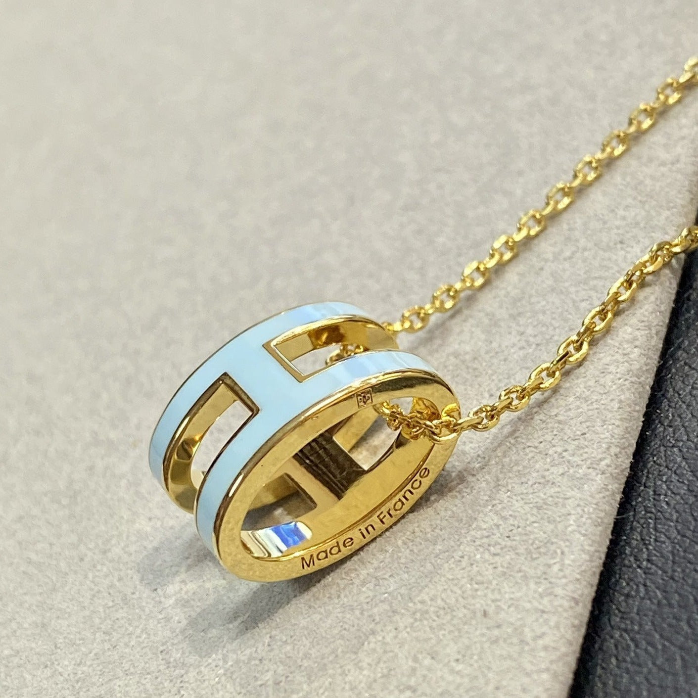 [Psychic Jewelrys]POP H LIGHT BLUE NECKLACE