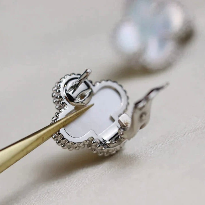 [Psychic Jewelrys]CLOVER MEDIUM 1 MOTIFS  WHITE MOP EARRINGS SILVER