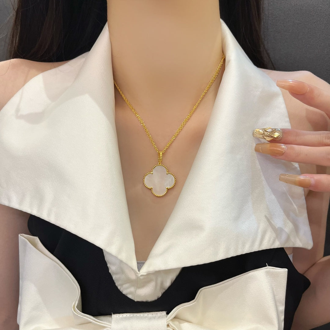 [Psychic Jewelrys]CLOVER 25MM MOP LARGE PENDANT NECKLACE