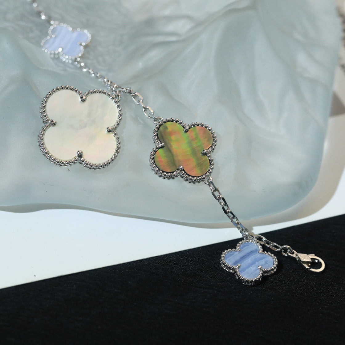 [Psychic Jewelrys]CLOVER BRACELET 5 MOTIFS MOP CHALCEDONY SILVER