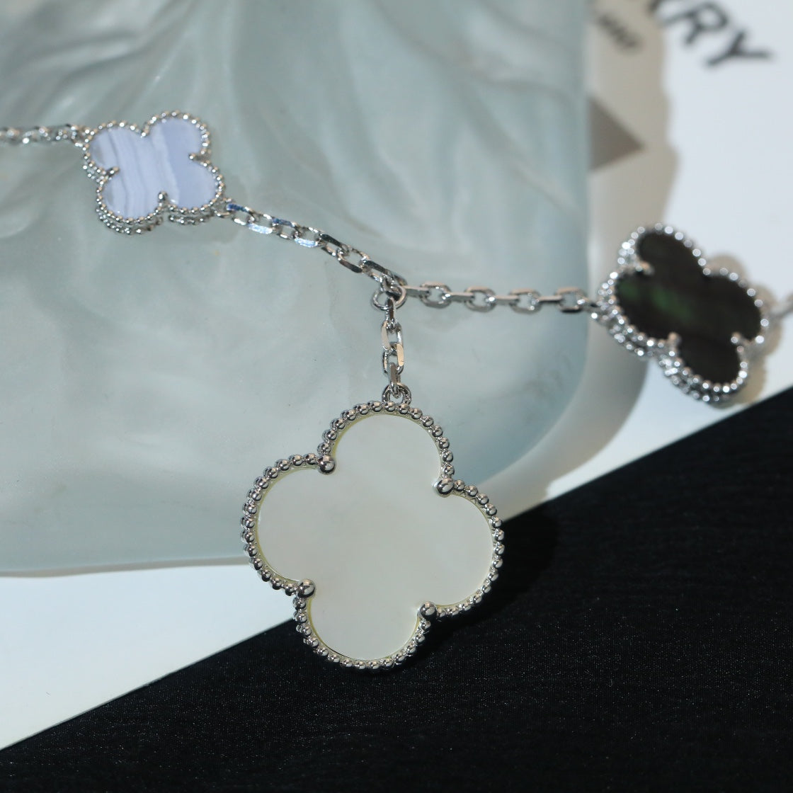 [Psychic Jewelrys]CLOVER BRACELET 5 MOTIFS MOP CHALCEDONY SILVER