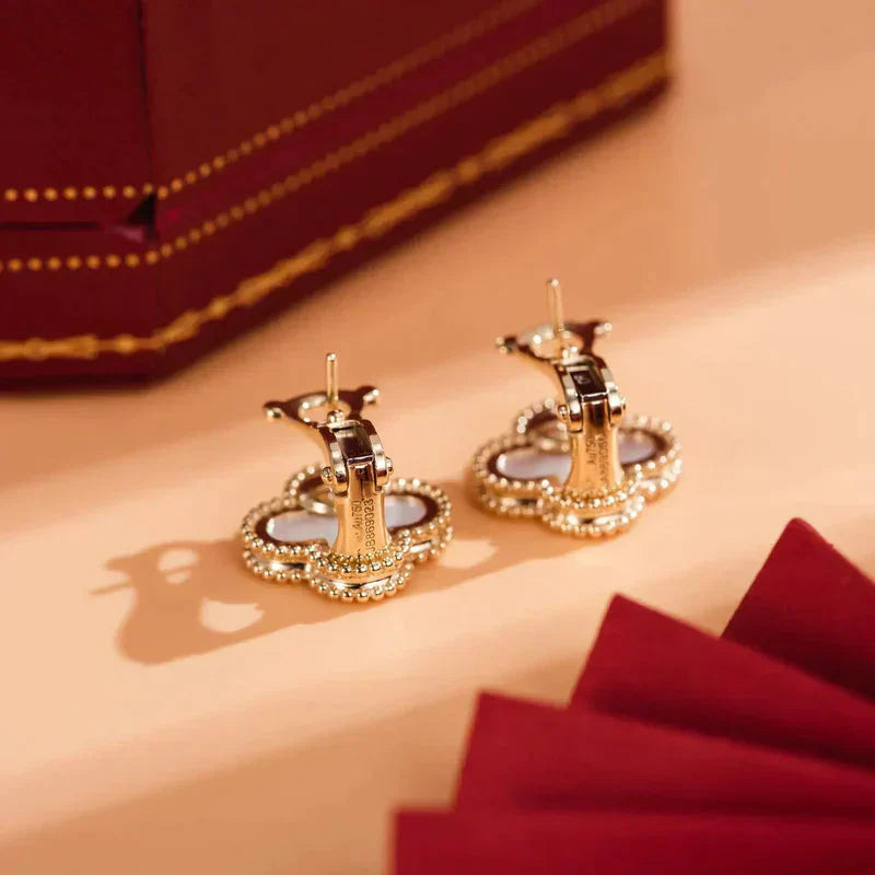 [Psychic Jewelrys]CLOVER MEDIUM 1 MOTIFS  WHITE MOP STUD EARRINGS