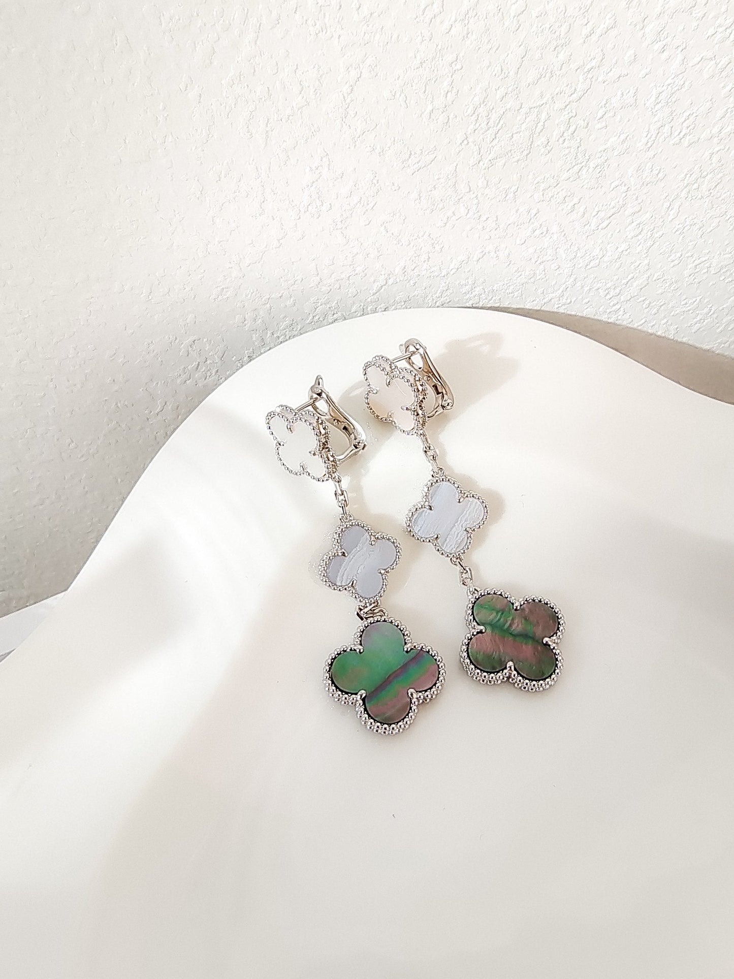 [Psychic Jewelrys]CLOVER 3 MOTIFS CHALCEDONY DARK MOP SILVER EARRINGS