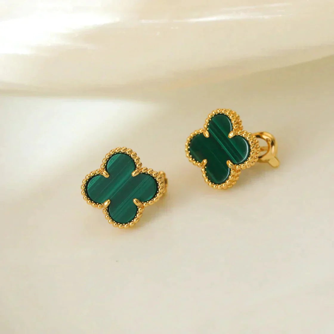 [Psychic Jewelrys]CLOVER MEDIUM 1 MOTIFS MALACHITE  EARRINGS