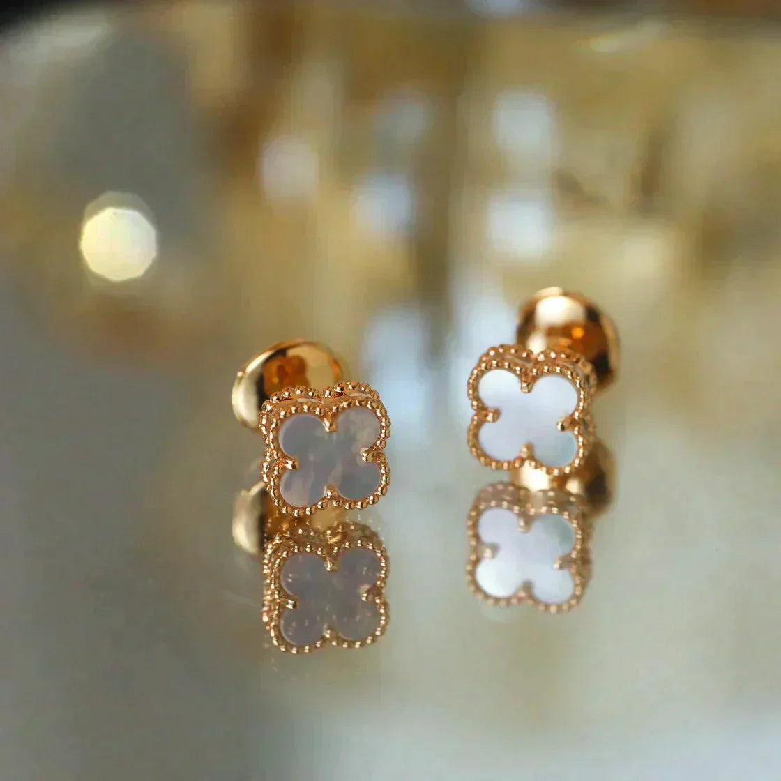 [Psychic Jewelrys]CLOVER MINI 9.5MM WHITE MOP EARRINGS