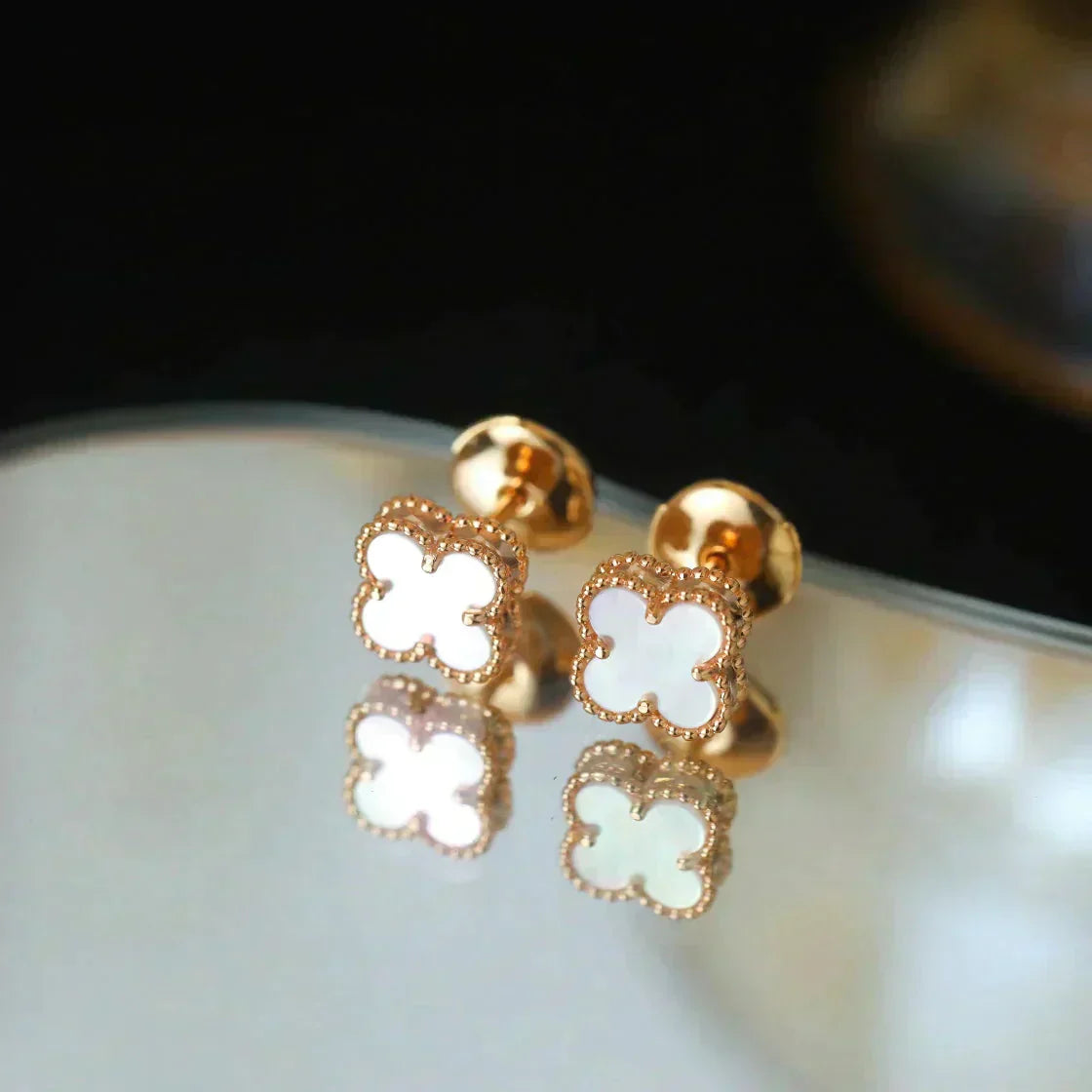 [Psychic Jewelrys]CLOVER MINI 9.5MM WHITE MOP EARRINGS