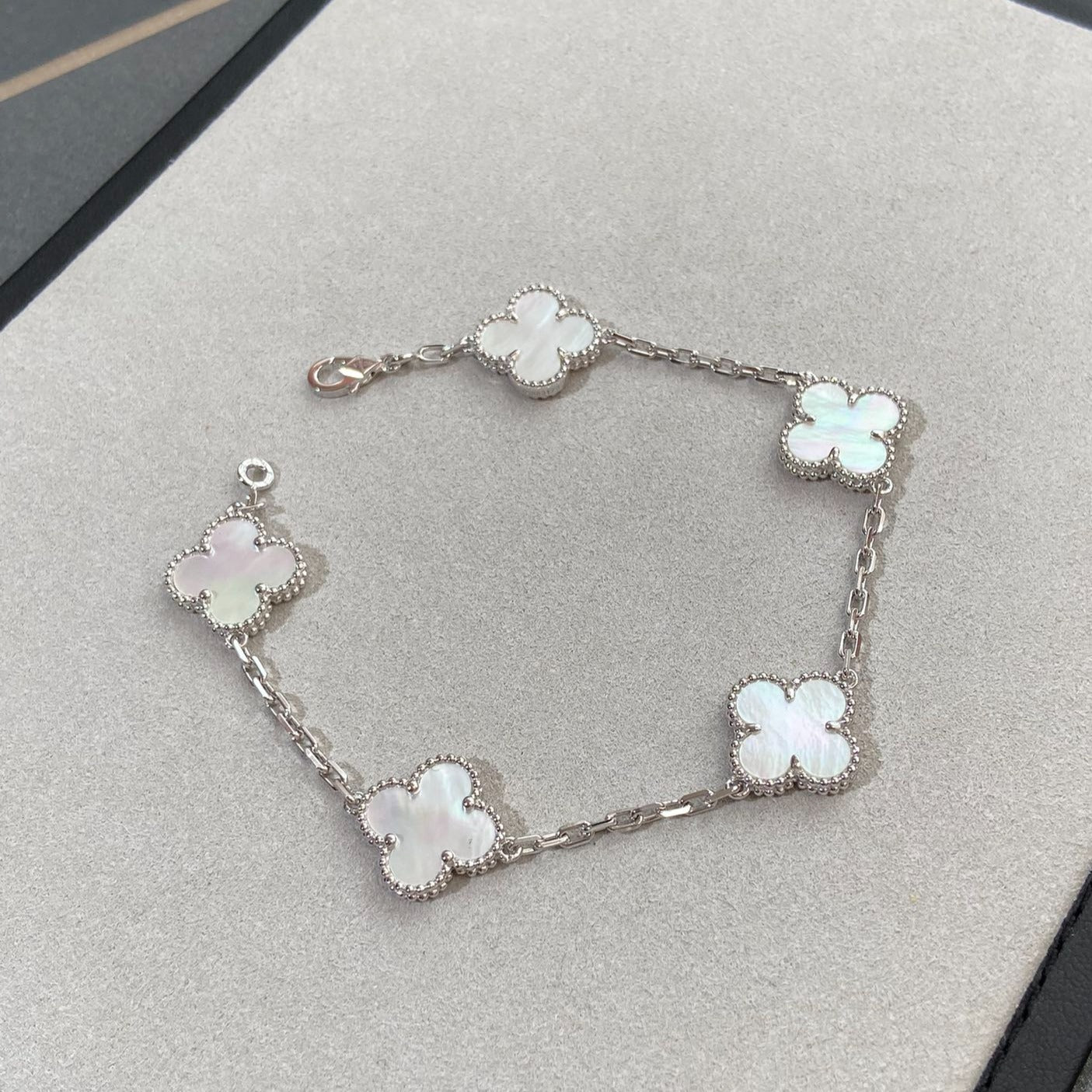[Psychic Jewelrys]CLOVER SILVER MOP 5 MOTIF BRACELET