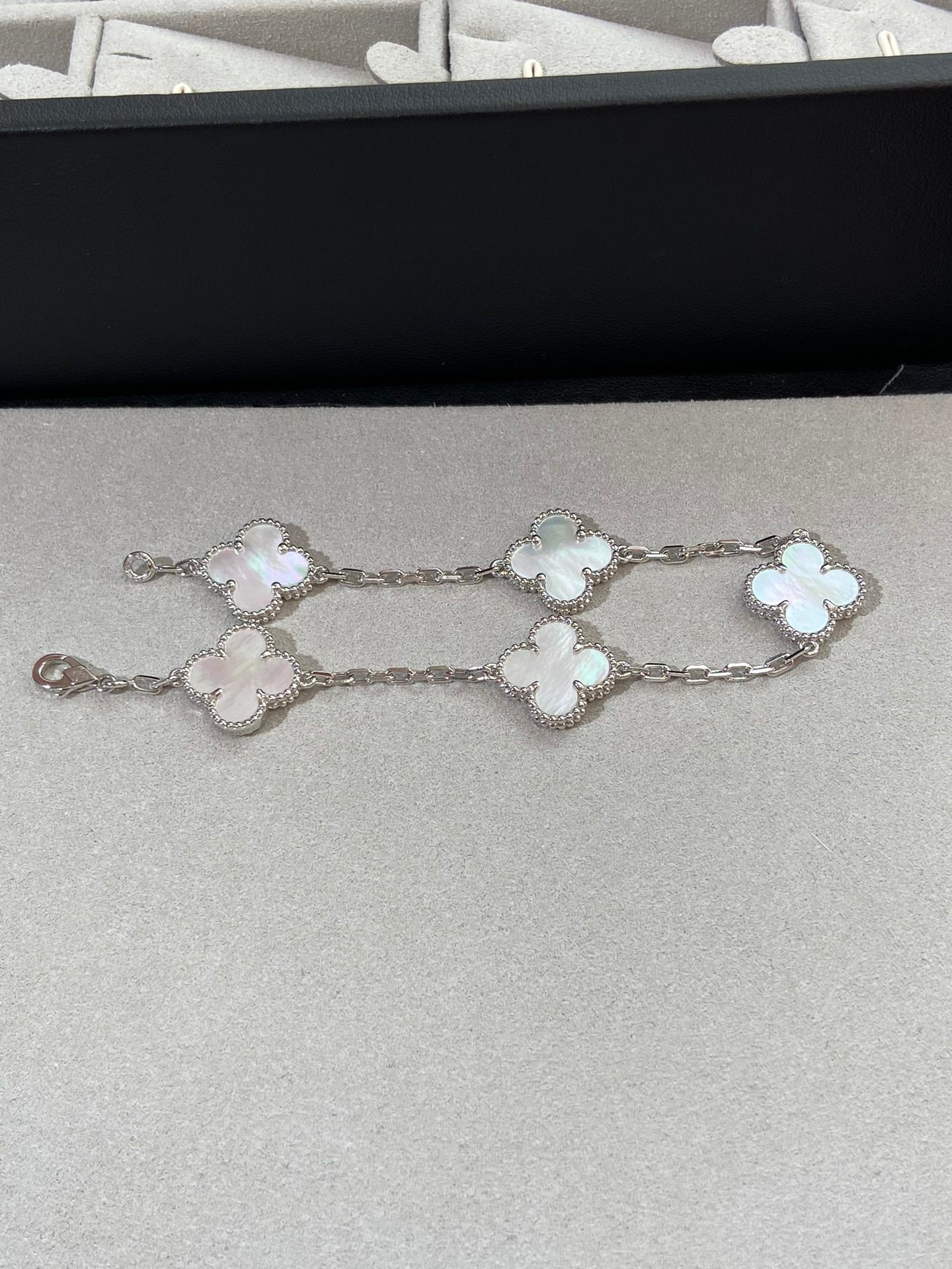 [Psychic Jewelrys]CLOVER SILVER MOP 5 MOTIF BRACELET