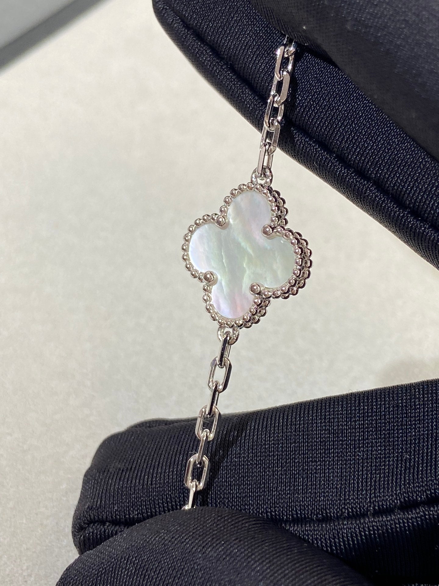 [Psychic Jewelrys]CLOVER SILVER MOP 5 MOTIF BRACELET