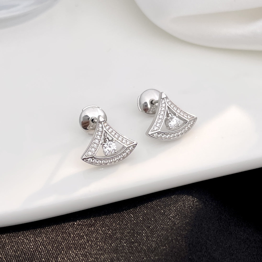 [Psychic Jewelrys]DREAM MINI DIAMOND STUD EARRINGS