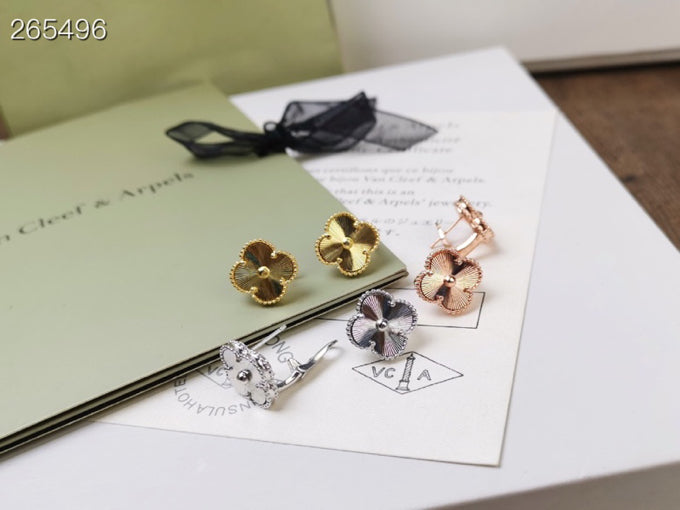 [Psychic Jewelrys]CLOVER MEDIUM STUD EARRINGS