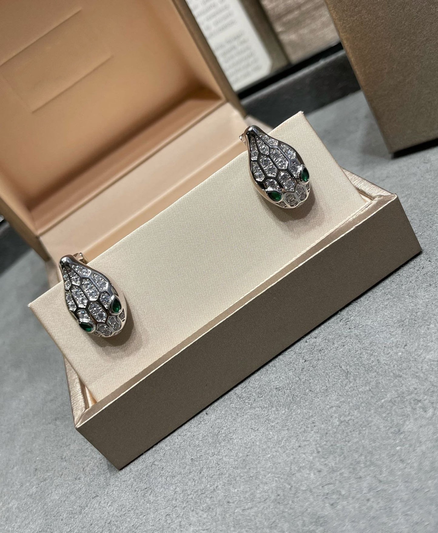 [Psychic Jewelrys]SERPENT DIAMOND STUD EARRINGS