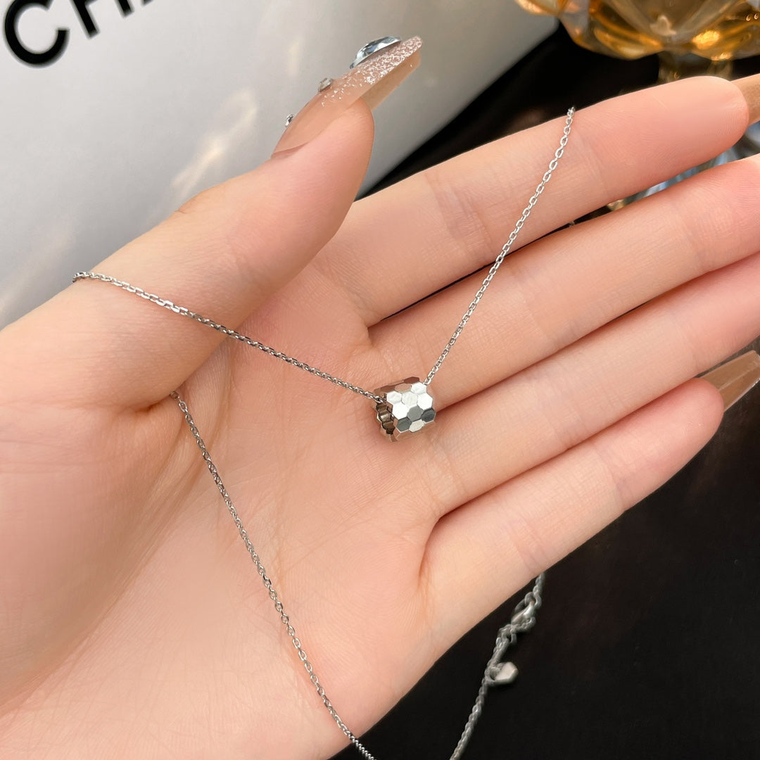 [Psychic Jewelrys]BEE MINI NECKLACE