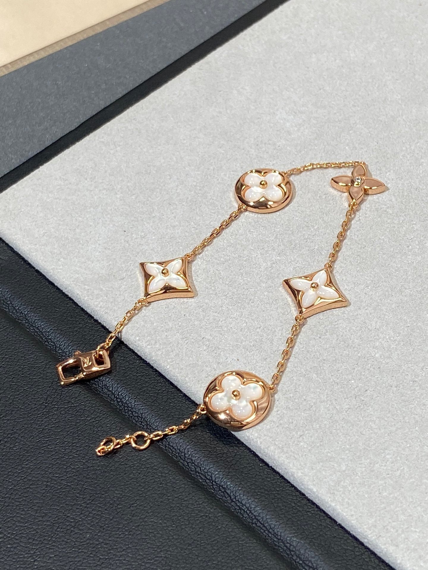 [Psychic Jewelrys]STAR AND SUN 5 MOTIF MOP PINK GOLD BRACELET