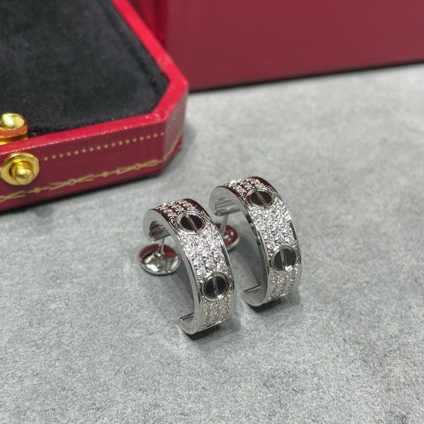[Psychic Jewelrys]LOVE CERAMIC DIAMOND PAVED SILVER EARRINGS