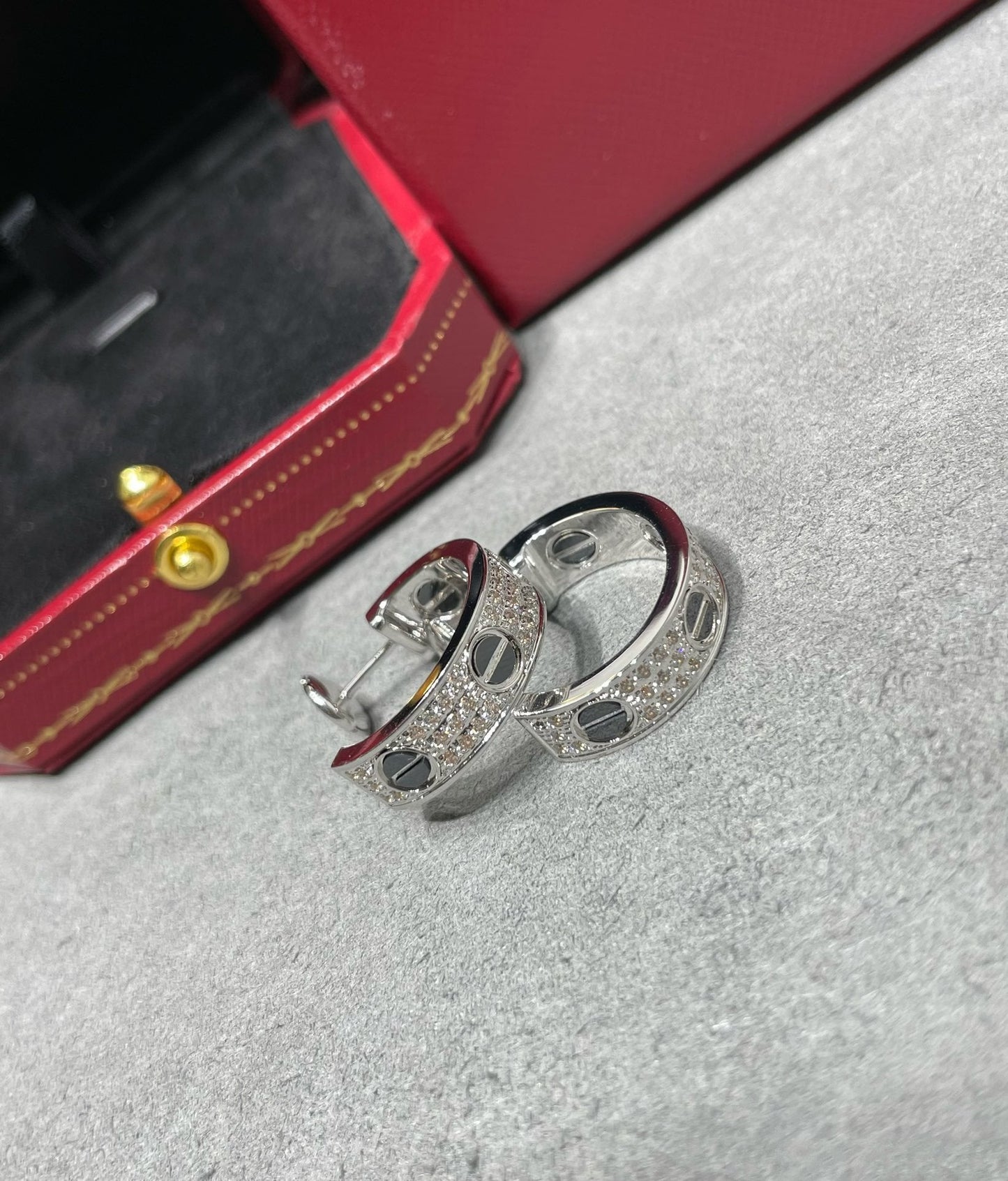 [Psychic Jewelrys]LOVE CERAMIC DIAMOND PAVED SILVER EARRINGS