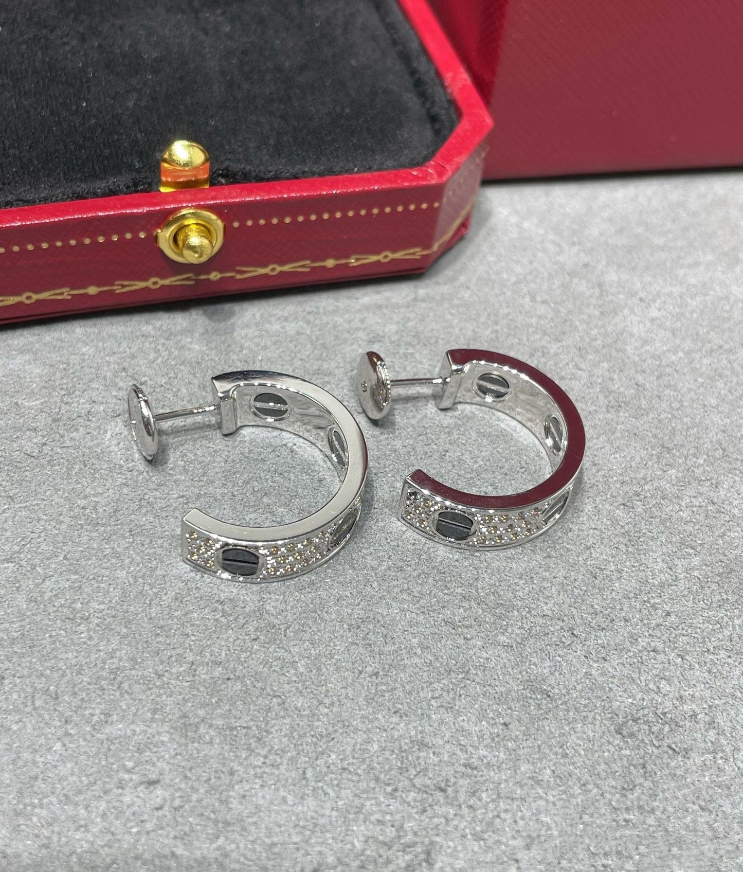 [Psychic Jewelrys]LOVE CERAMIC DIAMOND PAVED SILVER EARRINGS